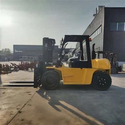 Forklift Diesel Halaman Kontainer